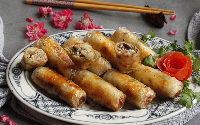 Mâm cỗ truyền thống giá 2,5 triệu đồng khiến dân mạng xôn xao: Người chê đắt, người cho rằng "phải có gu mới thấy được tinh túy ẩm thực"- Ảnh 7. Mâm cỗ truyền thống giá 2,5 triệu đồng khiến dân mạng xôn xao: Người chê đắt, người cho rằng "phải có gu mới thấy được tinh túy ẩm thực"- Ảnh 7.