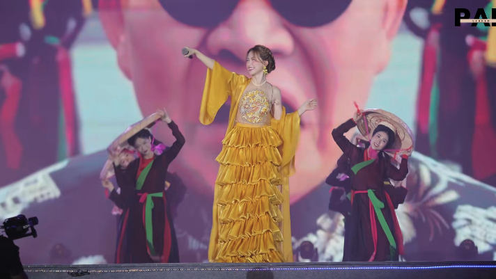 Đoạn video 1 phút 48 giây nổi da gà về Hoà Minzy- Ảnh 5. Đoạn video 1 phút 48 giây nổi da gà về Hoà Minzy- Ảnh 5.