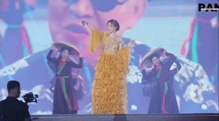 Đoạn video 1 phút 48 giây nổi da gà về Hoà Minzy- Ảnh 2. Đoạn video 1 phút 48 giây nổi da gà về Hoà Minzy- Ảnh 2.