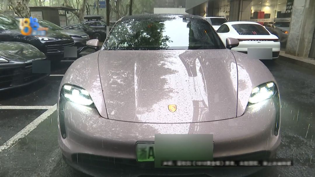 Người phụ nữ bỏ 3,5 tỷ đồng mua Porsche điện tại Trung Quốc, nửa tháng sau đã phát hiện lỗi, hãng tuyên bố: Lỗi tại móng tay của chị- Ảnh 1.