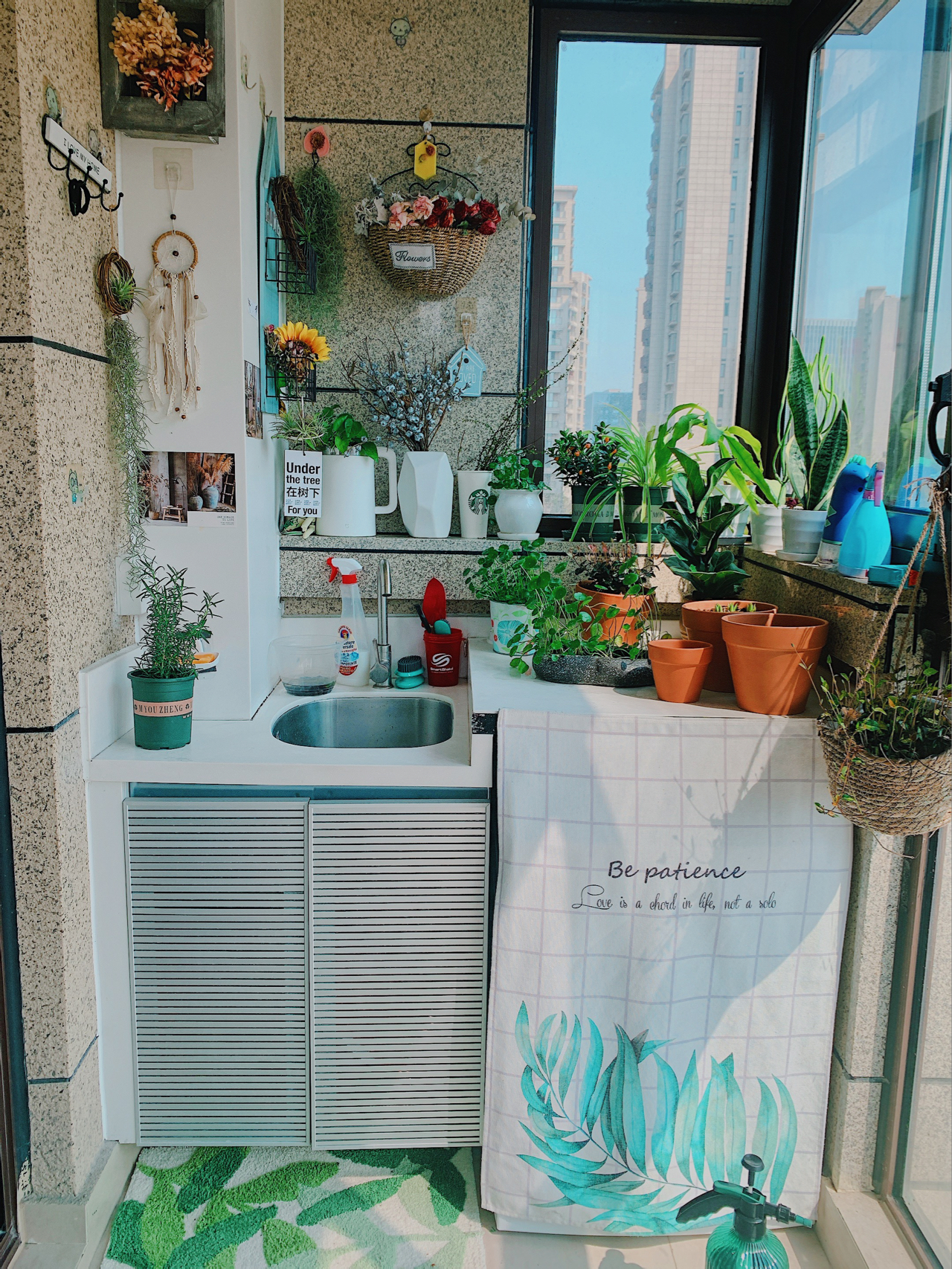 Từ ban công lụp xụp 3m² đến khu vườn xanh mát mắt: Biến hóa tuyệt vời khiến ai cũng ngỡ ngàng và ao ước- Ảnh 2.