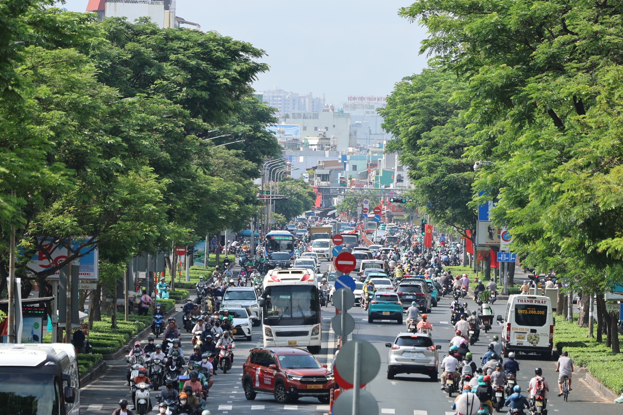 Sáng đầu tuần sau kỳ nghỉ 5 ngày: Người người hân hoan đi làm, đi học trở lại!- Ảnh 3. Sáng đầu tuần sau kỳ nghỉ 5 ngày: Người người hân hoan đi làm, đi học trở lại!- Ảnh 3.