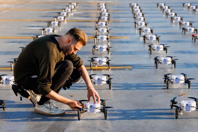 Vì sao những người nhặt drone bị rơi mang về nhà lại không thể sử dụng được?- Ảnh 2. Vì sao những người nhặt drone bị rơi mang về nhà lại không thể sử dụng được?- Ảnh 2.