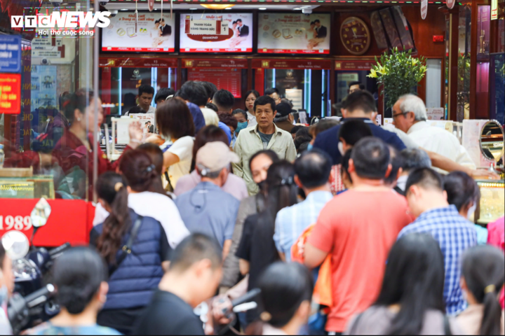 Người mua vàng từ đầu năm đến nay lãi thế nào?- Ảnh 2.