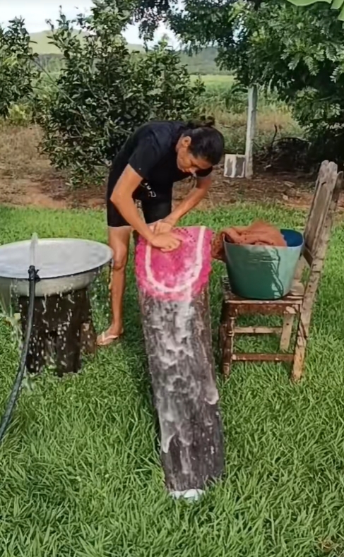 Clip có mở bài hoang mang, thân bài và kết bài hoang đường khiến 35 triệu người không thể dừng xem- Ảnh 4. Clip có mở bài hoang mang, thân bài và kết bài hoang đường khiến 35 triệu người không thể dừng xem- Ảnh 4.