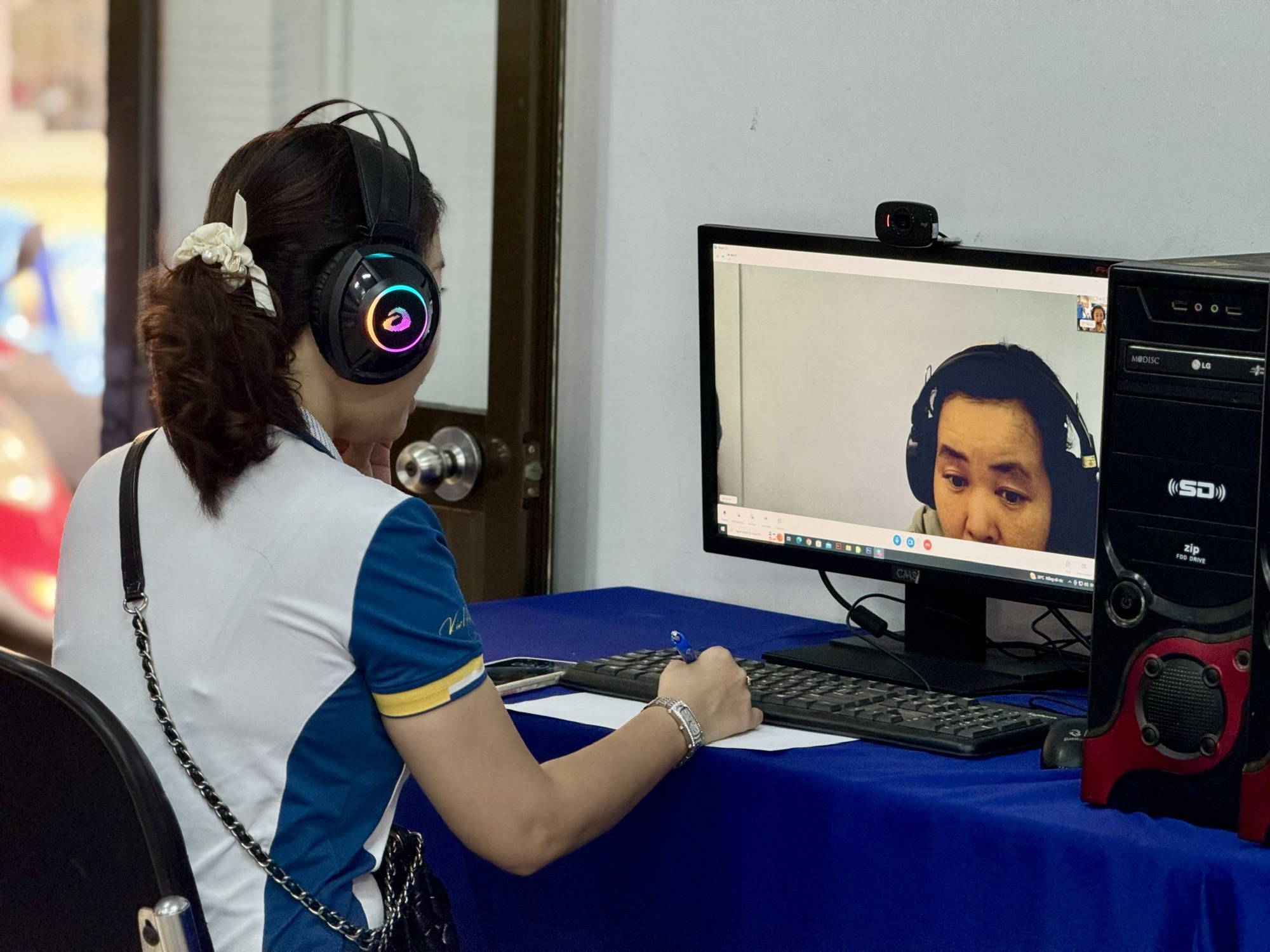 Mất tiền oan với chiêu tuyển dụng "việc nhẹ lương cao" trên mạng xã hội- Ảnh 1. Mất tiền oan với chiêu tuyển dụng "việc nhẹ lương cao" trên mạng xã hội- Ảnh 1.