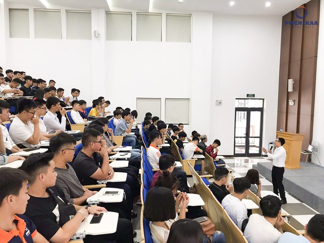 1 ngành học năm ngoái có điểm chuẩn "đỉnh nóc kịch trần": Năm nay có thể giảm nhẹ, thí sinh tỉnh táo khi chọn thi, đừng chạy theo xu hướng- Ảnh 1. 1 ngành học năm ngoái có điểm chuẩn "đỉnh nóc kịch trần": Năm nay có thể giảm nhẹ, thí sinh tỉnh táo khi chọn thi, đừng chạy theo xu hướng- Ảnh 1.