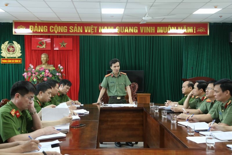 Khởi tố Nguyễn Văn Chung, Phạm Trần Phương Anh cùng loạt đối tượng lừa đảo, chiếm đoạt số tiền 300 tỷ đồng- Ảnh 1. Khởi tố Nguyễn Văn Chung, Phạm Trần Phương Anh cùng loạt đối tượng lừa đảo, chiếm đoạt số tiền 300 tỷ đồng- Ảnh 1.