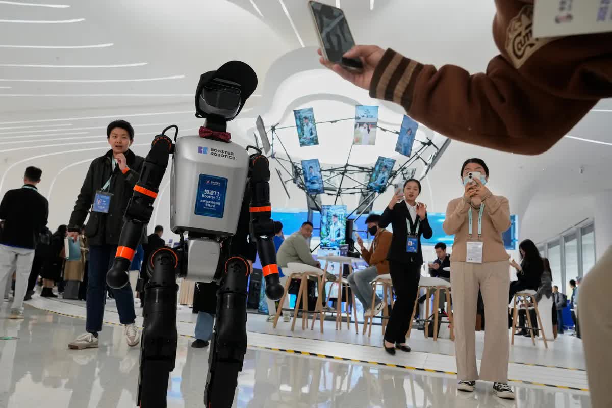 Cuộc đua sản xuất robot hình người- Ảnh 3. Cuộc đua sản xuất robot hình người- Ảnh 3.