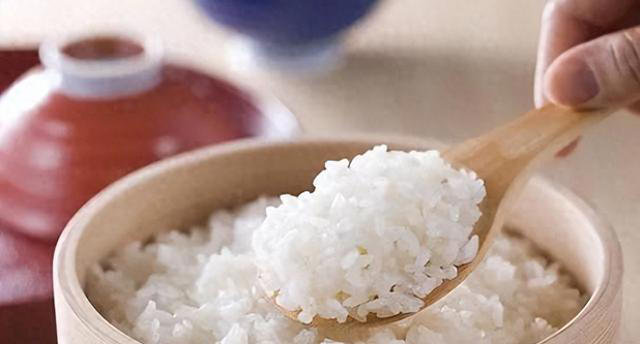 Người phụ nữ 49 tuổi nhất quyết ăn cơm nguội mỗi ngày, 6 tháng sau nhận kết quả bất ngờ- Ảnh 1.