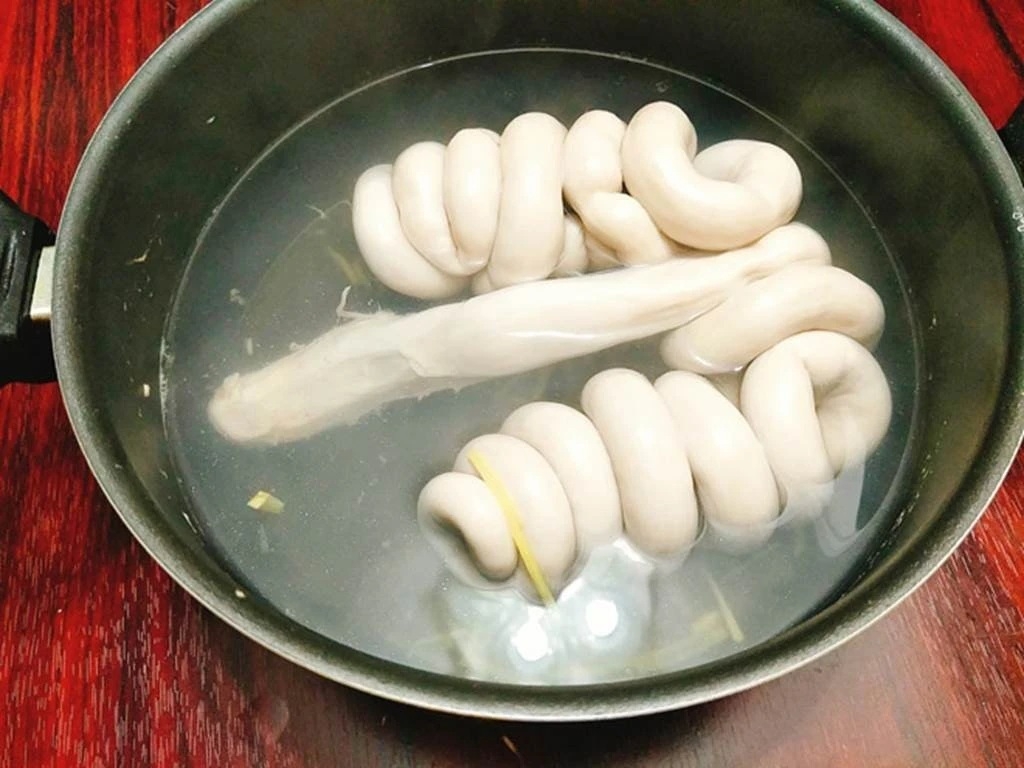 Lòng lợn “bách khoa toàn thư”: Mỗi miếng một tên gọi, ăn sai là mất hết tinh túy!- Ảnh 12. Lòng lợn “bách khoa toàn thư”: Mỗi miếng một tên gọi, ăn sai là mất hết tinh túy!- Ảnh 12.