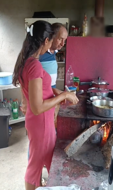 Clip có mở bài hoang mang, thân bài và kết bài hoang đường khiến 35 triệu người không thể dừng xem- Ảnh 2. Clip có mở bài hoang mang, thân bài và kết bài hoang đường khiến 35 triệu người không thể dừng xem- Ảnh 2.