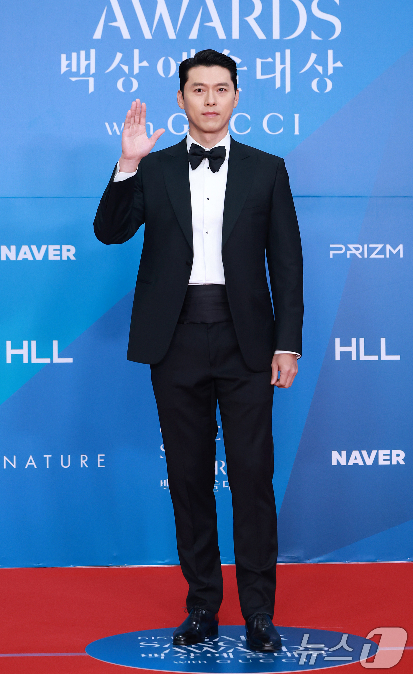 Lộ lý do Hyun Bin "mặt lạnh như tiền" suốt thảm đỏ Baeksang: Có liên quan đến vấn đề lão hóa?- Ảnh 1. Lộ lý do Hyun Bin "mặt lạnh như tiền" suốt thảm đỏ Baeksang: Có liên quan đến vấn đề lão hóa?- Ảnh 1.