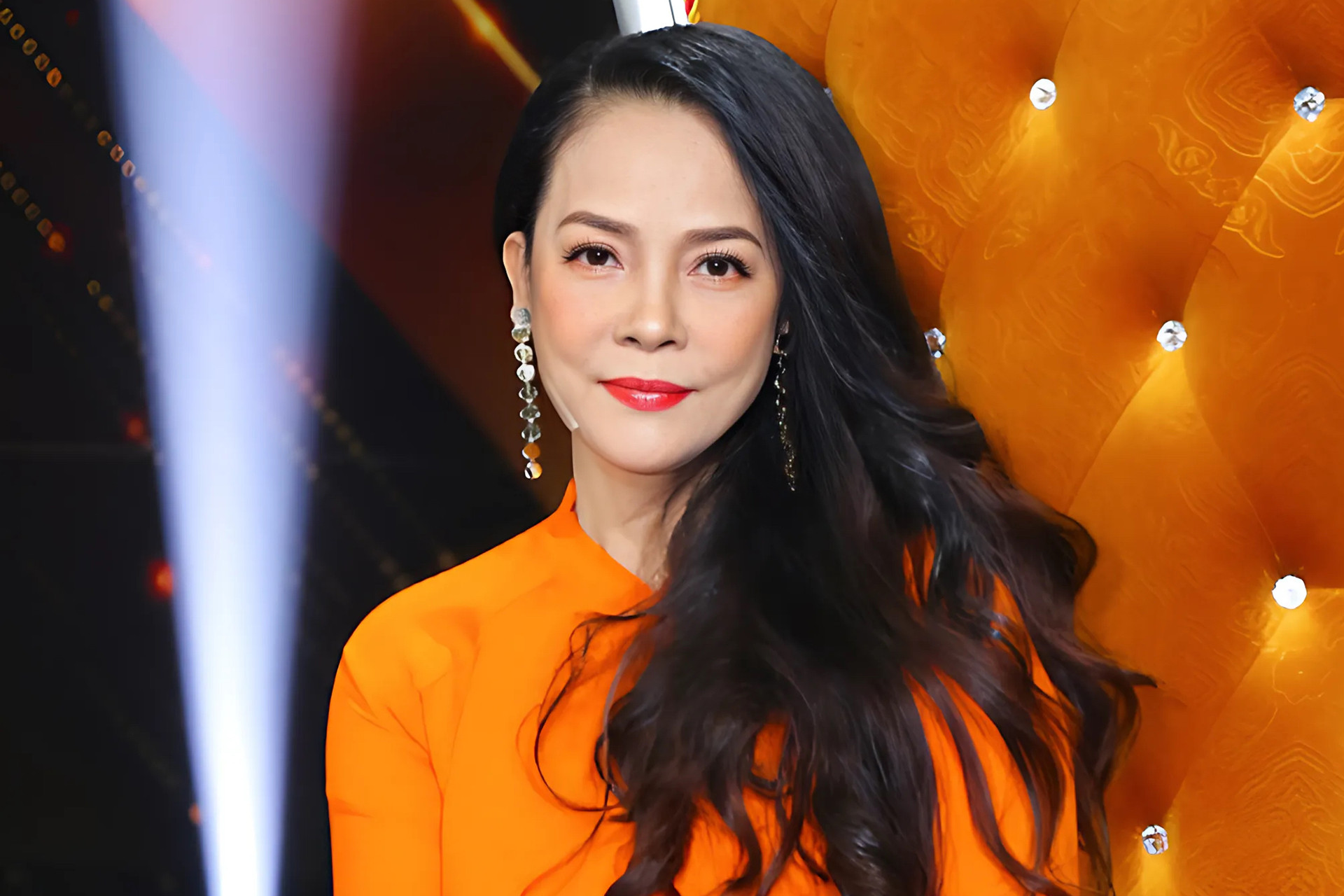 "Nữ hoàng nhạc nhẹ Sài Gòn" thông báo ly hôn ở tuổi 60- Ảnh 2. "Nữ hoàng nhạc nhẹ Sài Gòn" thông báo ly hôn ở tuổi 60- Ảnh 2.