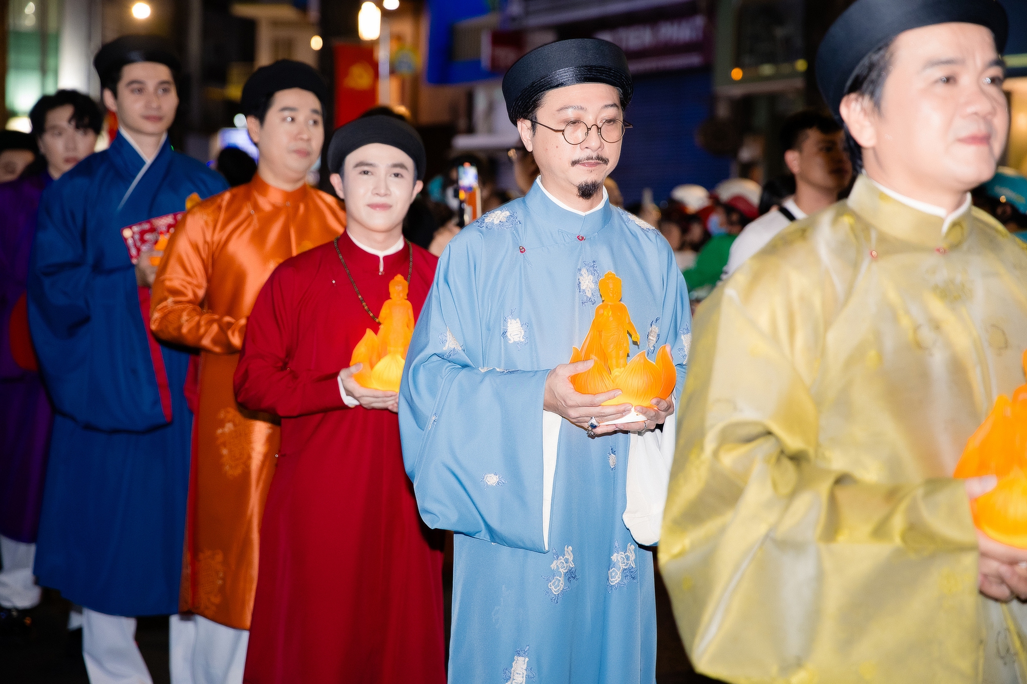 Hoa hậu Tiểu Vy bị tóm cận visual Hoa hậu Tiểu Vy bị tóm cận visual