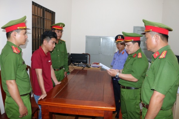 Khởi tố, bắt tạm giam Nhan Hải Duy và Nhan Công Trứ- Ảnh 2. Khởi tố, bắt tạm giam Nhan Hải Duy và Nhan Công Trứ- Ảnh 2.