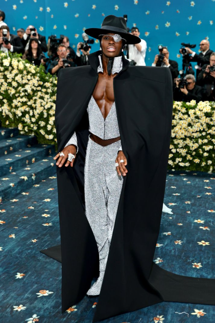 MET GALA 2025: Cuộc chơi tái định nghĩa thời trang của những ông lớn Marc Jacobs, Tory Burch, Boss, Chopard- Ảnh 8. MET GALA 2025: Cuộc chơi tái định nghĩa thời trang của những ông lớn Marc Jacobs, Tory Burch, Boss, Chopard- Ảnh 8.