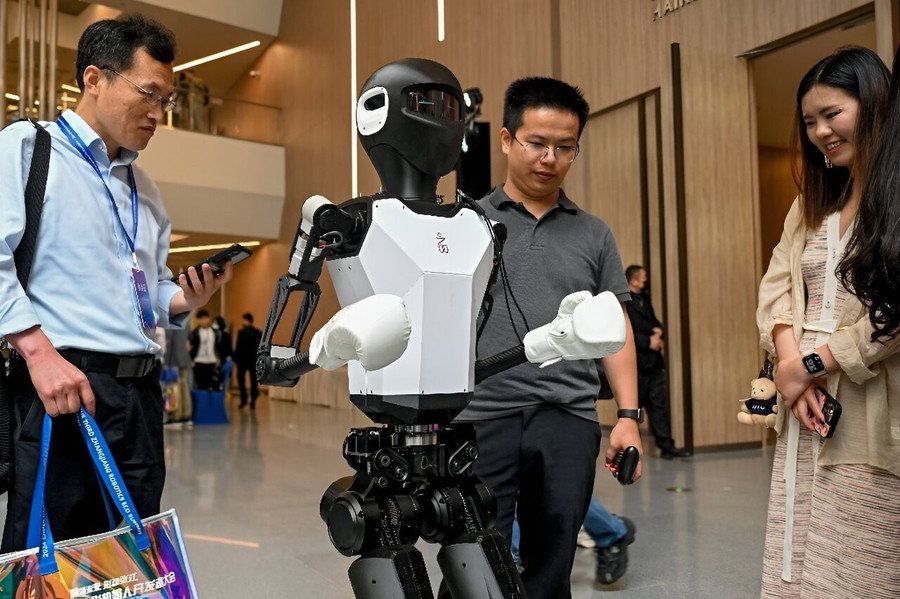 Robot hình người: Tham vọng công nghiệp mới của Trung Quốc- Ảnh 3. Robot hình người: Tham vọng công nghiệp mới của Trung Quốc- Ảnh 3.