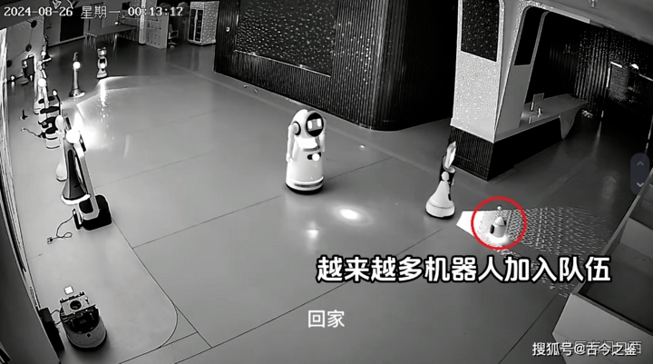Video sốc: Robot nổi loạn, lao vào tấn công kỹ sư vận hành để "đòi tự do"- Ảnh 2. Video sốc: Robot nổi loạn, lao vào tấn công kỹ sư vận hành để "đòi tự do"- Ảnh 2.
