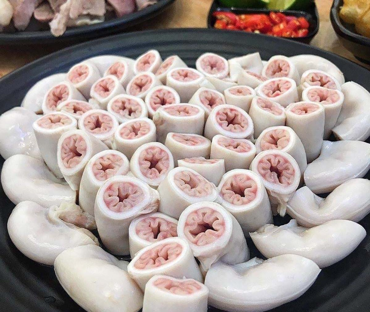 Hơn 4,5 triệu người cũng không tìm thấy lòng se điếu ở lò mổ và sự thật trớ trêu về món ăn đang hot này- Ảnh 1. Hơn 4,5 triệu người cũng không tìm thấy lòng se điếu ở lò mổ và sự thật trớ trêu về món ăn đang hot này- Ảnh 1.