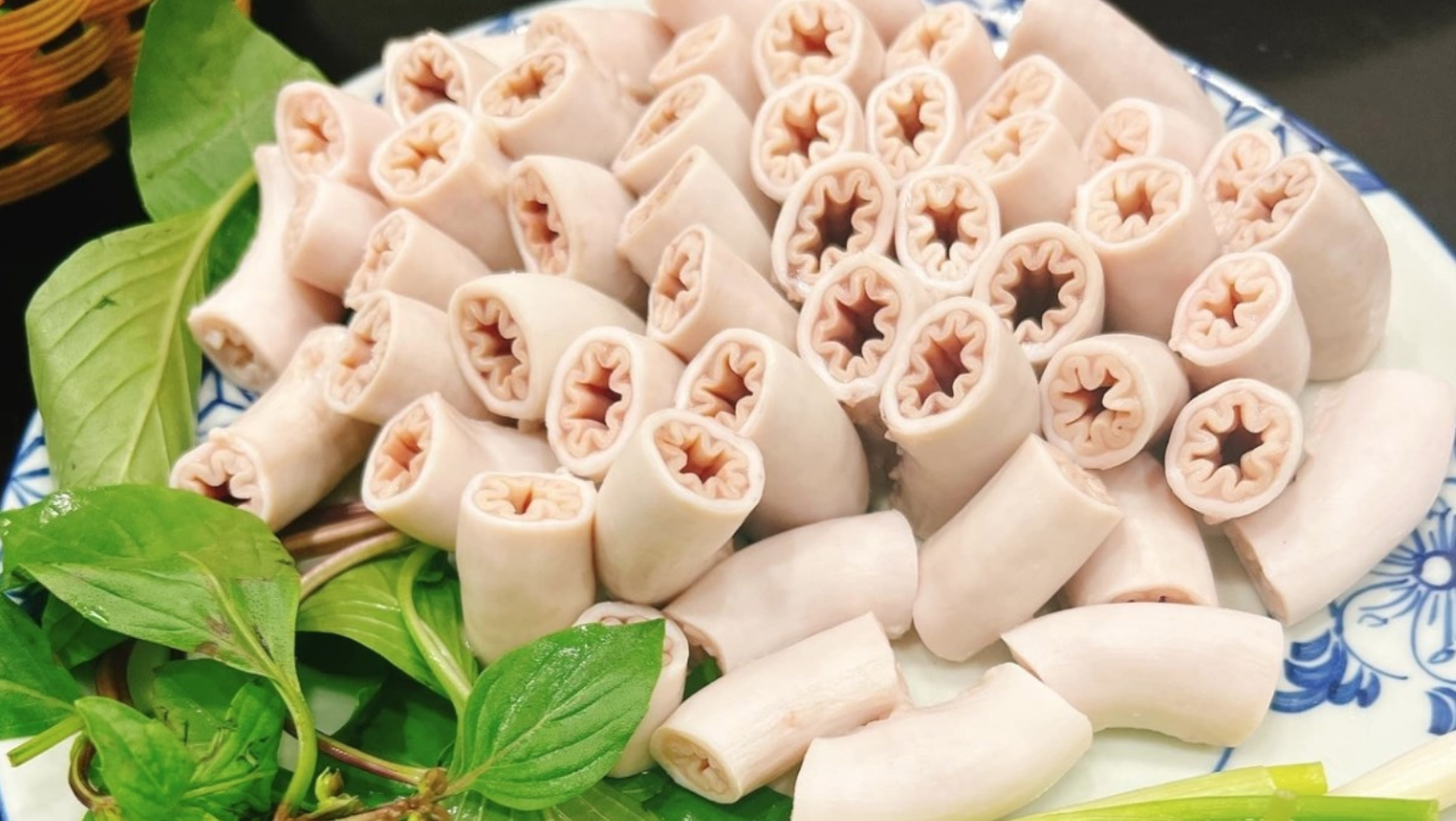 Hơn 4,5 triệu người cũng không tìm thấy lòng se điếu ở lò mổ và sự thật trớ trêu về món ăn đang hot này- Ảnh 2. Hơn 4,5 triệu người cũng không tìm thấy lòng se điếu ở lò mổ và sự thật trớ trêu về món ăn đang hot này- Ảnh 2.