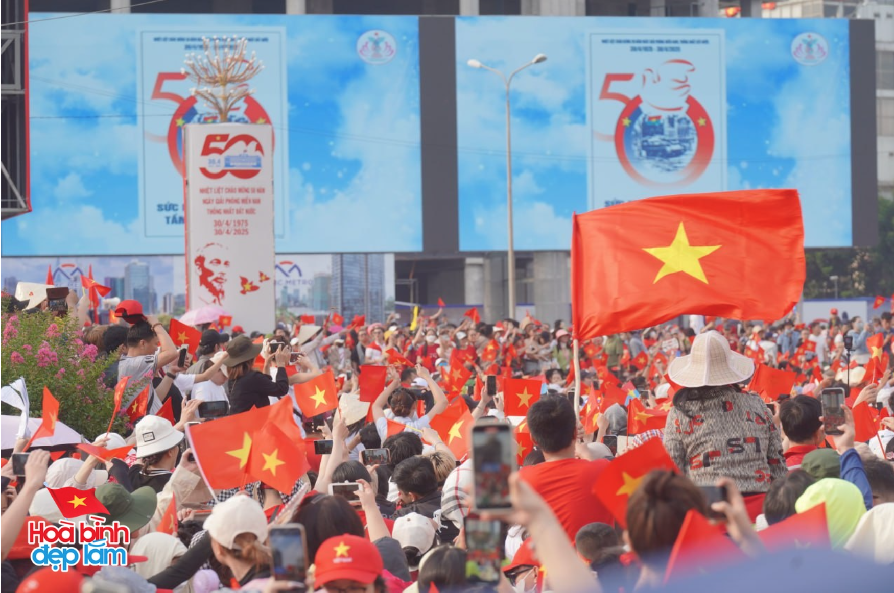 Còn tận 4 tháng nữa nhưng hàng loạt khách sạn tại Hà Nội đã kín phòng dịp 2/9, dân tình nô nức chuẩn bị cho "concert quốc gia"- Ảnh 1. Còn tận 4 tháng nữa nhưng hàng loạt khách sạn tại Hà Nội đã kín phòng dịp 2/9, dân tình nô nức chuẩn bị cho "concert quốc gia"- Ảnh 1.