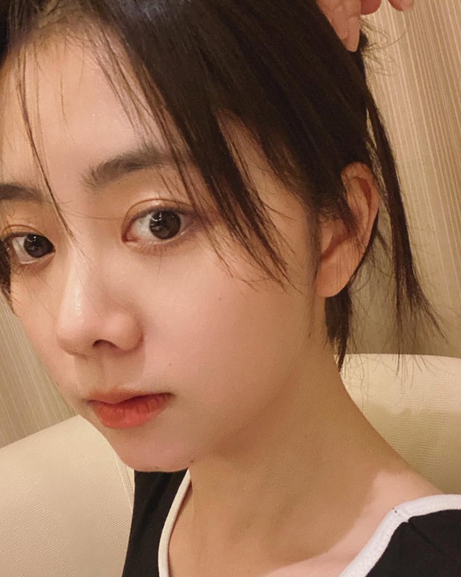 "Nữ thần thanh xuân" 34 tuổi lộ mặt mộc trẻ măng, mê thải độc da bằng 1 thứ có trong tủ lạnh mọi nhà- Ảnh 6. "Nữ thần thanh xuân" 34 tuổi lộ mặt mộc trẻ măng, mê thải độc da bằng 1 thứ có trong tủ lạnh mọi nhà- Ảnh 6.