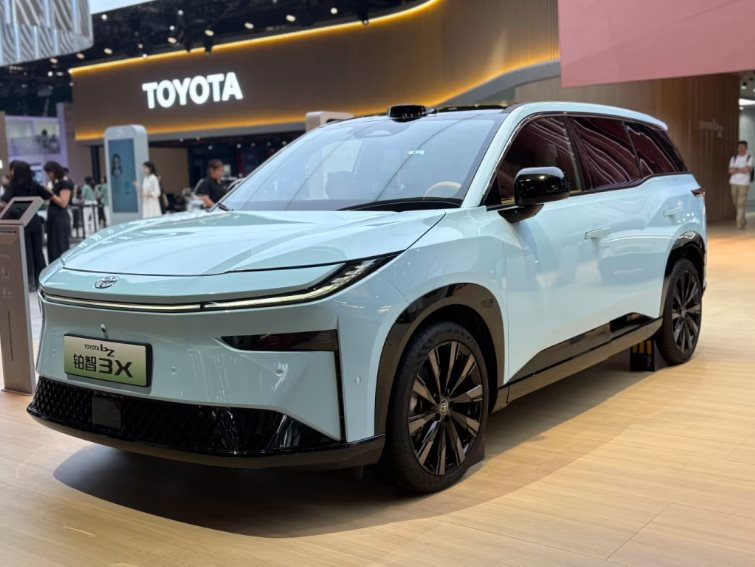 Xe điện giá như ‘hàng chợ’: Toyota mở bán chiếc SUV có cửa sổ trời giá 389 triệu đồng, chỉ một nơi duy nhất trên thế giới có thể mua được- Ảnh 1. Xe điện giá như ‘hàng chợ’: Toyota mở bán chiếc SUV có cửa sổ trời giá 389 triệu đồng, chỉ một nơi duy nhất trên thế giới có thể mua được- Ảnh 1.