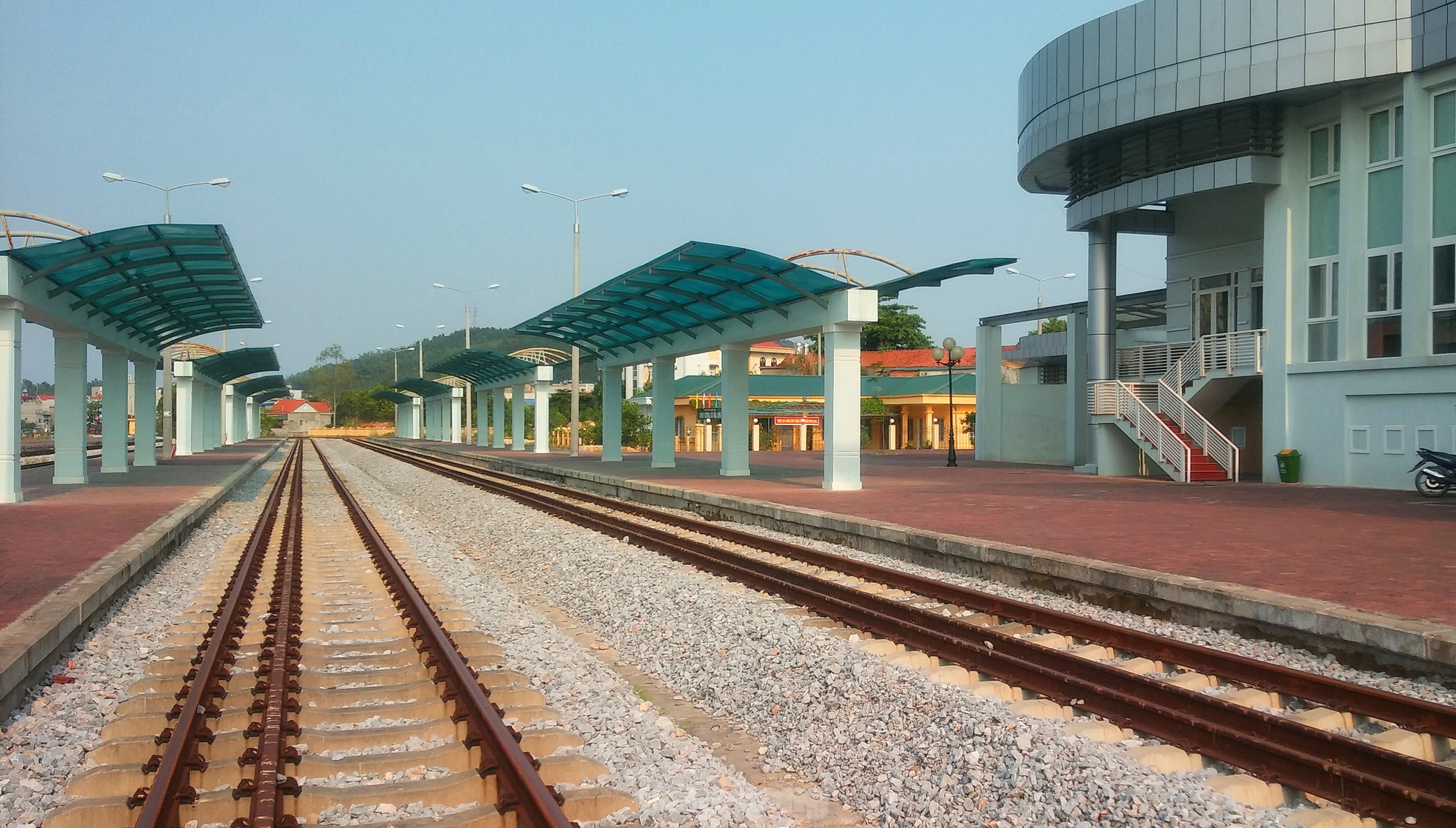 Ảnh: Tuyến đường sắt cao tốc đầu tiên ở Việt Nam 'đắp chiếu' gần 20 năm sẽ được giải cứu bằng tàu 300km/h?- Ảnh 7. Ảnh: Tuyến đường sắt cao tốc đầu tiên ở Việt Nam 'đắp chiếu' gần 20 năm sẽ được giải cứu bằng tàu 300km/h?- Ảnh 7.