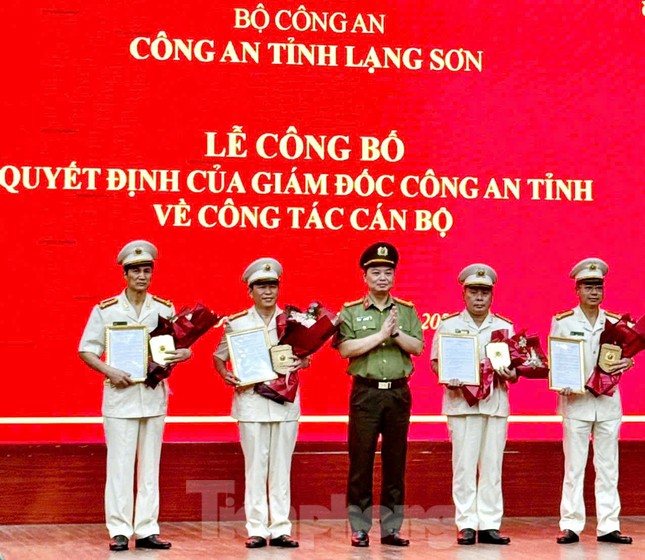 21 Trưởng, Phó phòng nghiệp vụ Công an tỉnh Lạng Sơn nghỉ hưu trước tuổi- Ảnh 1. 21 Trưởng, Phó phòng nghiệp vụ Công an tỉnh Lạng Sơn nghỉ hưu trước tuổi- Ảnh 1.