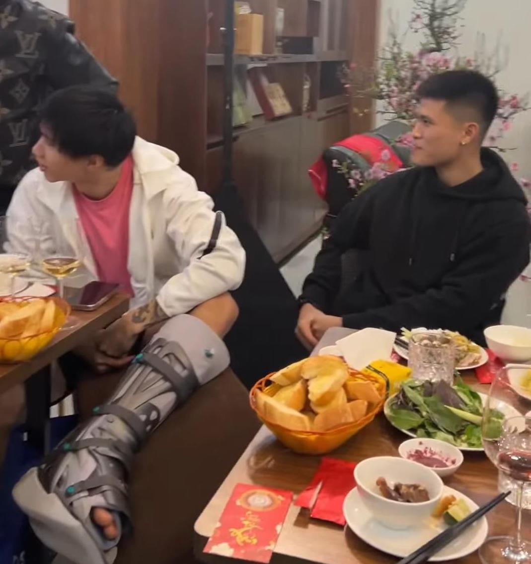 “Kèo trái” 9 tỷ đồng gây tiếc nuối của bóng đá Việt: 18 tuổi đã lên ĐTQG, lấy vợ top 10 Hoa hậu Việt Nam- Ảnh 2.