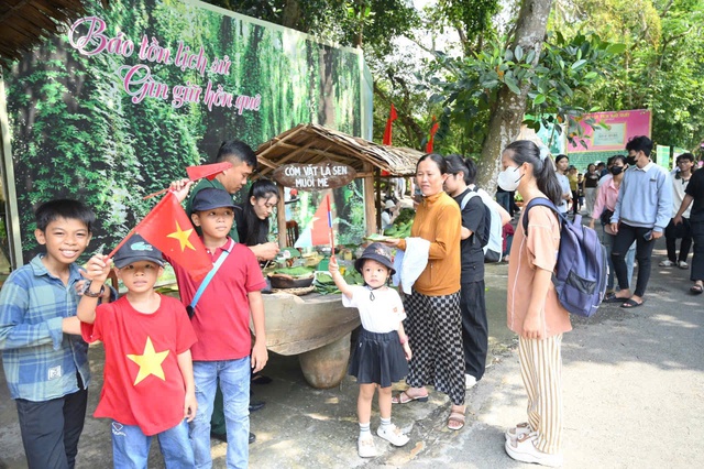 Bất ngờ lượng khách du lịch đến với các tỉnh miền Tây dịp lễ- Ảnh 5. Bất ngờ lượng khách du lịch đến với các tỉnh miền Tây dịp lễ- Ảnh 5.