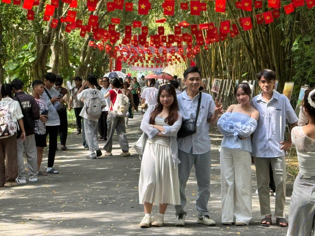 Bất ngờ lượng khách du lịch đến với các tỉnh miền Tây dịp lễ- Ảnh 6. Bất ngờ lượng khách du lịch đến với các tỉnh miền Tây dịp lễ- Ảnh 6.