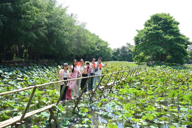 Bất ngờ lượng khách du lịch đến với các tỉnh miền Tây dịp lễ- Ảnh 7. Bất ngờ lượng khách du lịch đến với các tỉnh miền Tây dịp lễ- Ảnh 7.