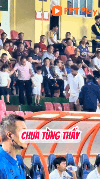 Bầu Hiển có hành động chưa từng thấy với Xuân Son trên sân hàng Đẫy: Ông nội quyền lực, chiều cháu tới bến- Ảnh 1.