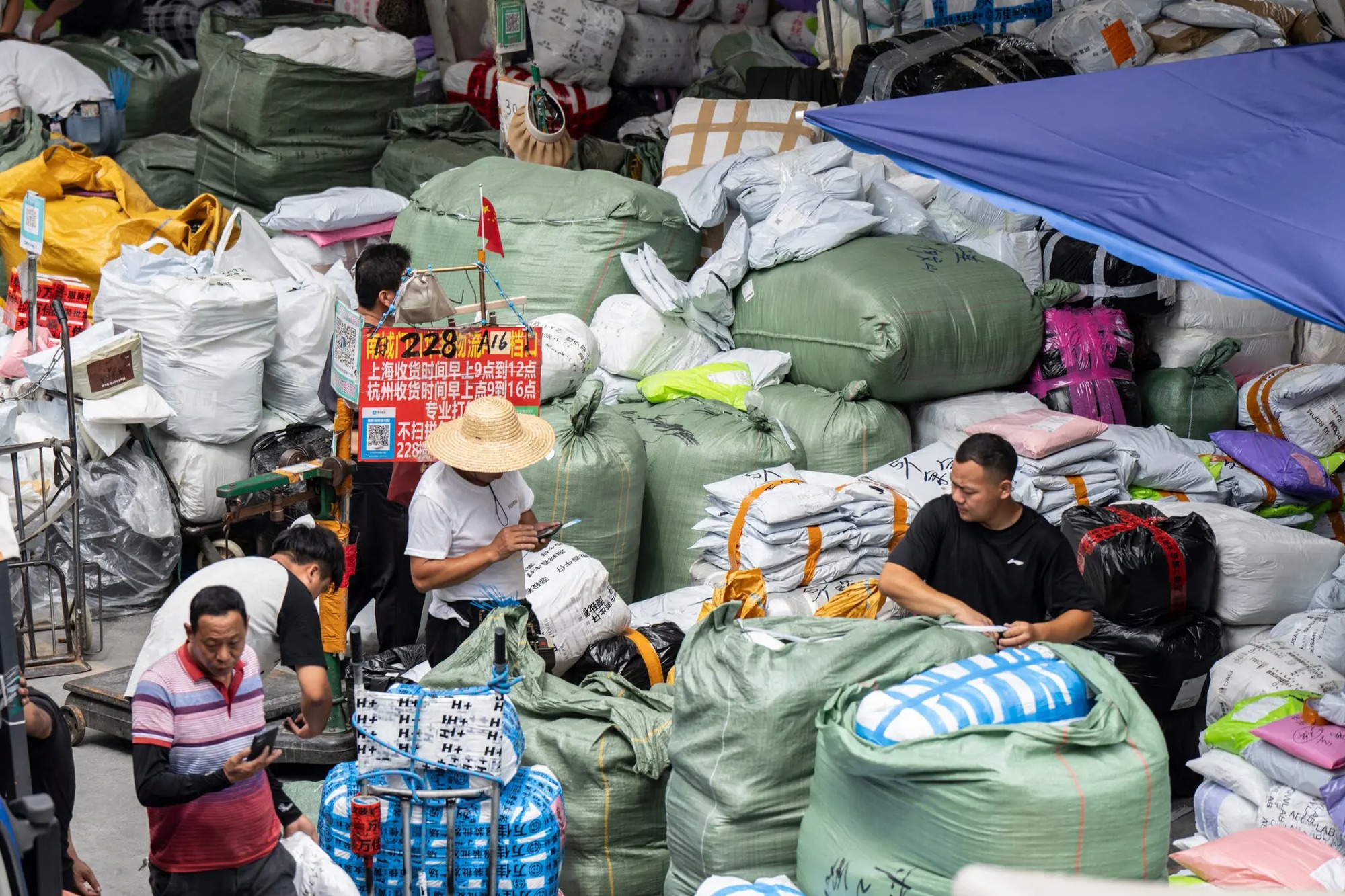 Mỹ ra đòn chốt hạ, loạt xưởng Trung Quốc tắt máy: Doanh nhân cảm thán "cuộc chơi đã kết thúc"- Ảnh 2. Mỹ ra đòn chốt hạ, loạt xưởng Trung Quốc tắt máy: Doanh nhân cảm thán "cuộc chơi đã kết thúc"- Ảnh 2.