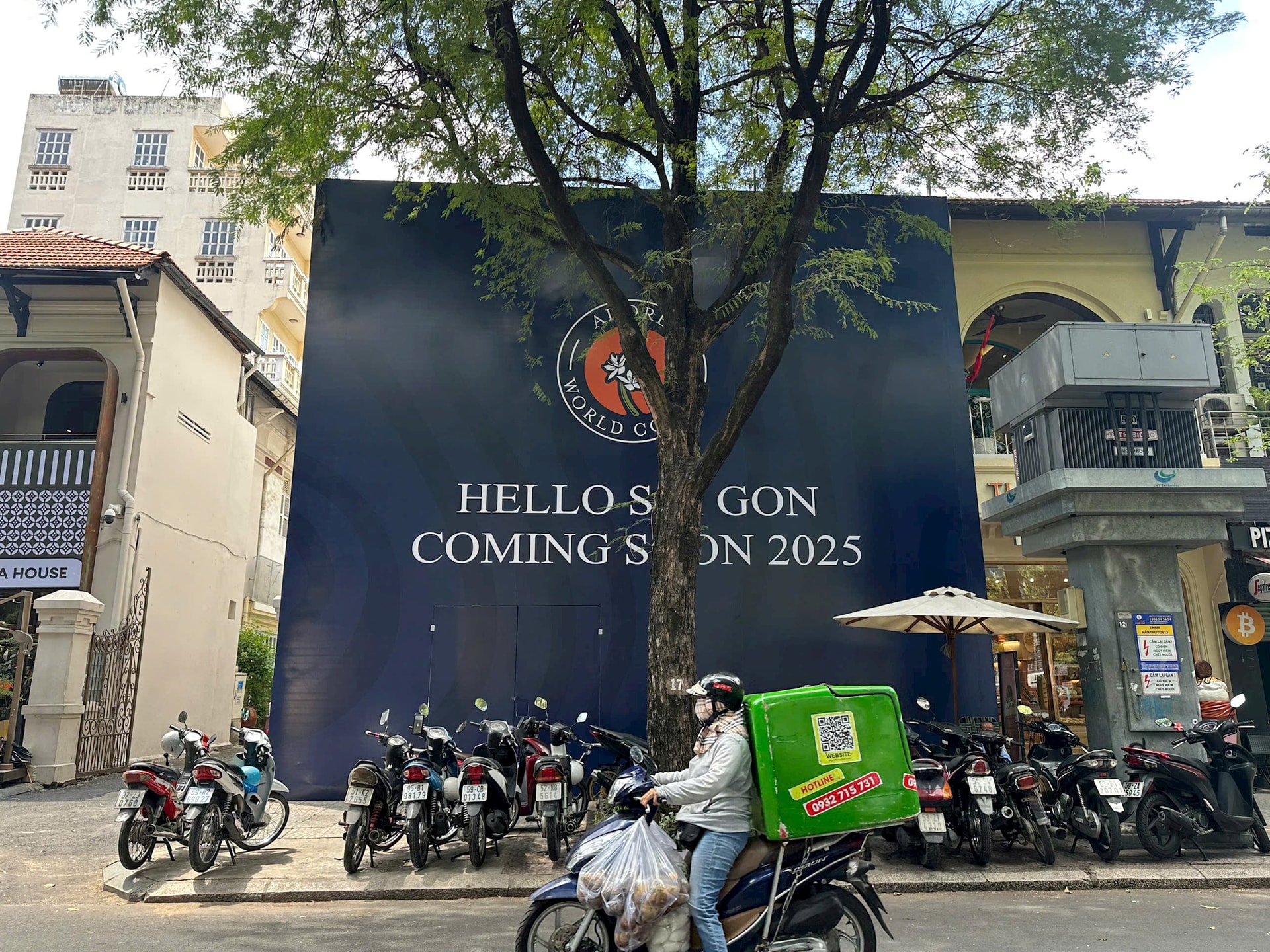 Chủ nhà 'mất' 5,6 tỷ sau 8 tháng bỏ trống mặt bằng Starbucks Reserve Hàn Thuyên: Danh tính 'đại gia' cứu tinh mới lộ diện- Ảnh 3. Chủ nhà 'mất' 5,6 tỷ sau 8 tháng bỏ trống mặt bằng Starbucks Reserve Hàn Thuyên: Danh tính 'đại gia' cứu tinh mới lộ diện- Ảnh 3.