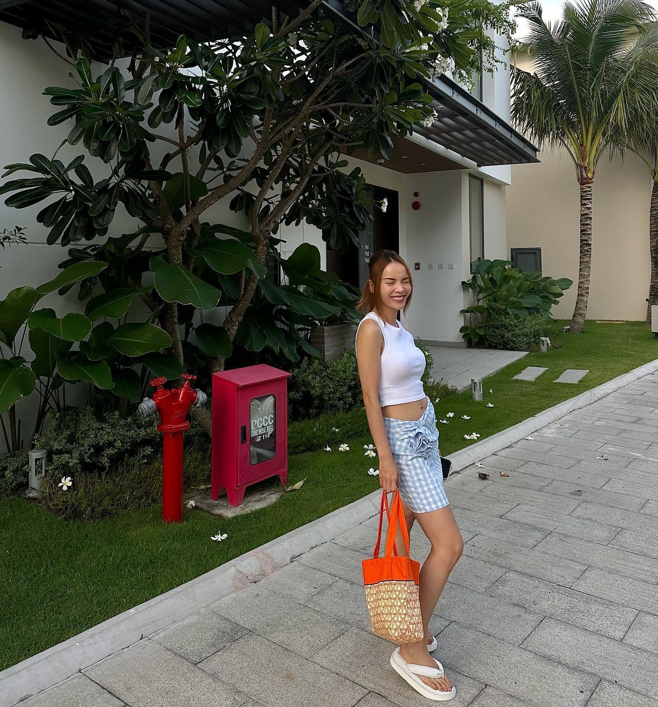 Vbiz có mỹ nhân 41 tuổi thảnh thơi đi du lịch khắp nơi, style đẹp phát mê- Ảnh 5. Vbiz có mỹ nhân 41 tuổi thảnh thơi đi du lịch khắp nơi, style đẹp phát mê- Ảnh 5.