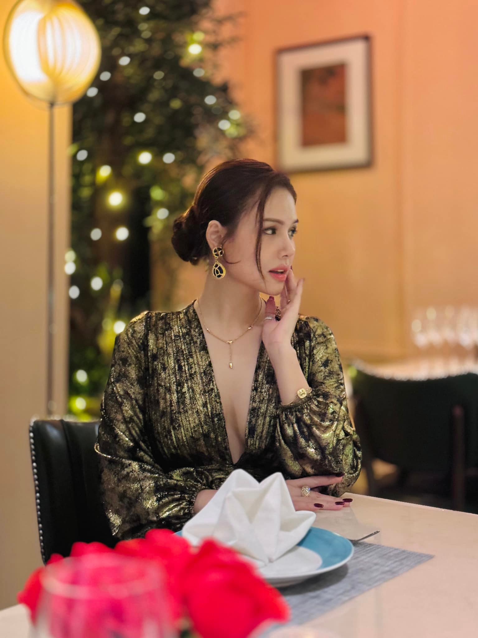 Chồng đại gia của sao nữ Vbiz: TGĐ tập đoàn nghìn tỷ, cưới 5 năm nhưng vẫn Chồng đại gia của sao nữ Vbiz: TGĐ tập đoàn nghìn tỷ, cưới 5 năm nhưng vẫn