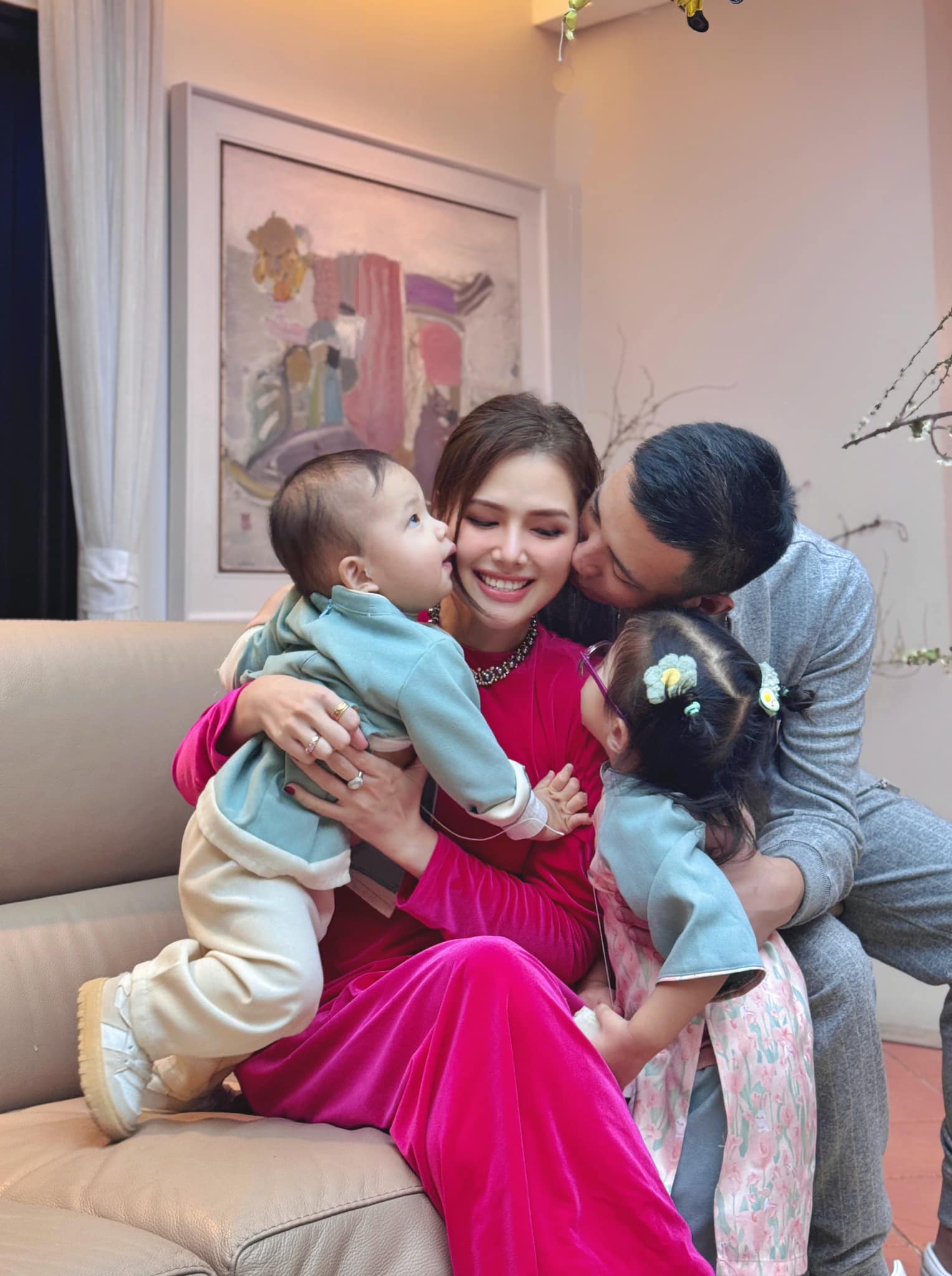 Chồng đại gia của sao nữ Vbiz: TGĐ tập đoàn nghìn tỷ, cưới 5 năm nhưng vẫn Chồng đại gia của sao nữ Vbiz: TGĐ tập đoàn nghìn tỷ, cưới 5 năm nhưng vẫn