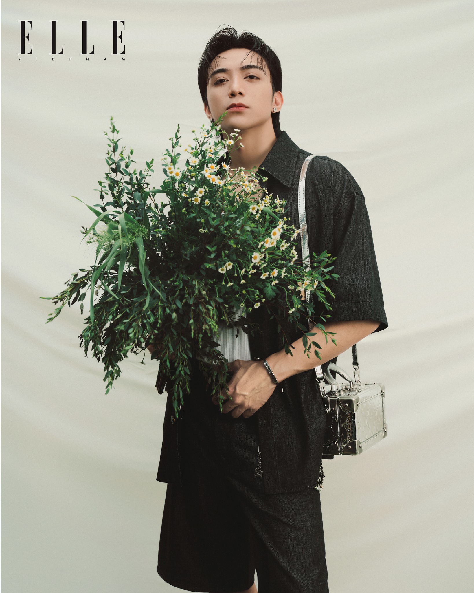 Fan Sơn Tùng M-TP và Soobin “khẩu chiến” căng đét vì chiếc túi LV 300 triệu đựng măng cụt- Ảnh 8. Fan Sơn Tùng M-TP và Soobin “khẩu chiến” căng đét vì chiếc túi LV 300 triệu đựng măng cụt- Ảnh 8.