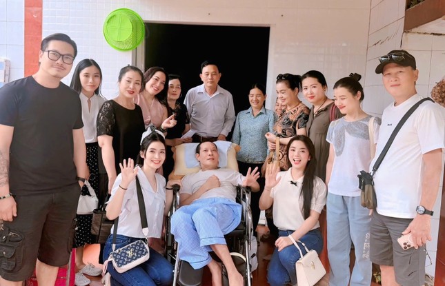 Diễn viên Thái Hòa liệt nửa người- Ảnh 1. Diễn viên Thái Hòa liệt nửa người- Ảnh 1.