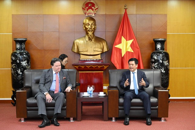 Nhiều doanh nghiệp Việt lên phương án mua hàng Mỹ- Ảnh 2. Nhiều doanh nghiệp Việt lên phương án mua hàng Mỹ- Ảnh 2.