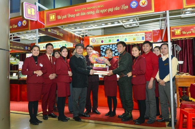 Người đàn ông đứng sau “đế chế vàng” lâu đời nhất Hà Nội đào tạo nhân viên chuẩn ‘con nhà lành’, nêu rõ quan điểm “đàn ông thông minh không lấy phụ nữ thành đạt”- Ảnh 1. Người đàn ông đứng sau “đế chế vàng” lâu đời nhất Hà Nội đào tạo nhân viên chuẩn ‘con nhà lành’, nêu rõ quan điểm “đàn ông thông minh không lấy phụ nữ thành đạt”- Ảnh 1.