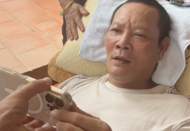 Diễn viên Thái Hòa liệt nửa người- Ảnh 2. Diễn viên Thái Hòa liệt nửa người- Ảnh 2.
