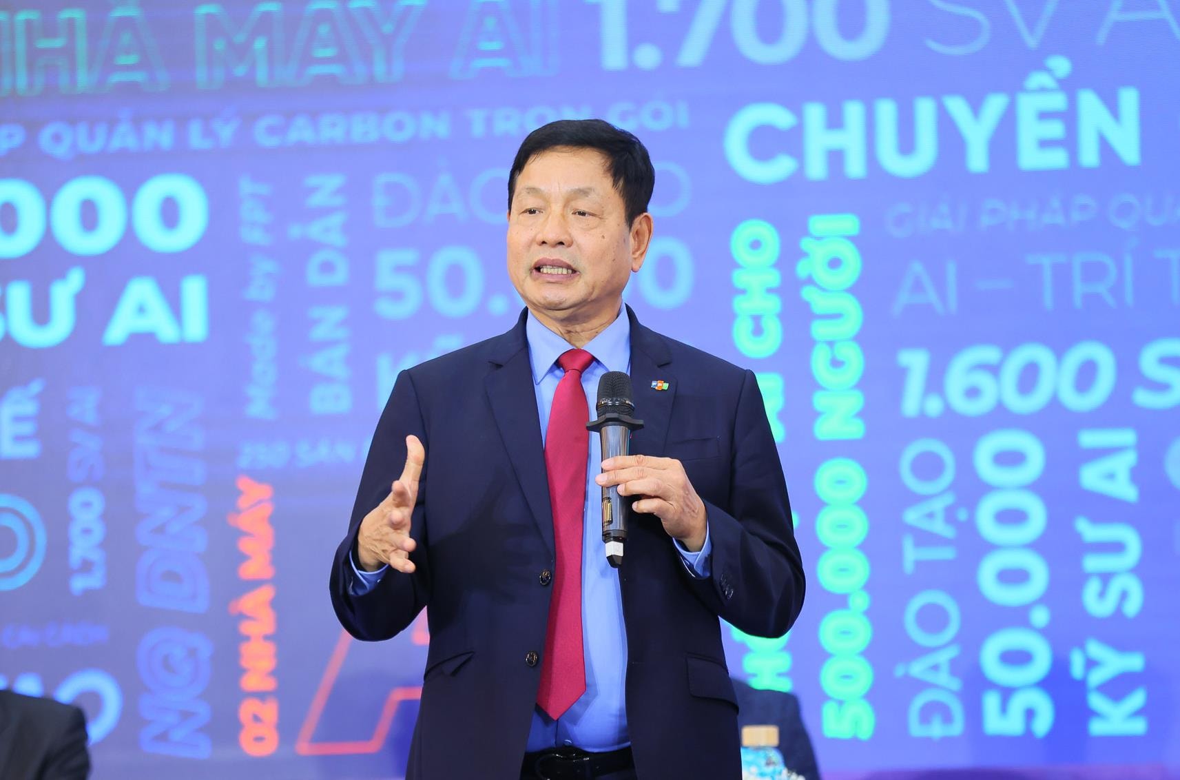 Chủ tịch FPT Trương Gia Bình: Để dân tộc Việt Nam xứng tầm với hàng ngũ các dân tộc tiên tiến, trong tương lai, lực lượng lao động ai cũng phải biết tin học và AI
