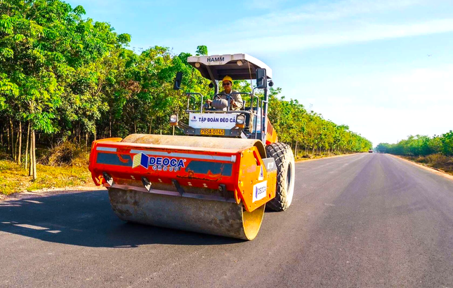 Dự án đường Hồ Chí Minh qua 4 tỉnh phía Nam vừa 'lỡ hẹn' về đích- Ảnh 3. Dự án đường Hồ Chí Minh qua 4 tỉnh phía Nam vừa 'lỡ hẹn' về đích- Ảnh 3.