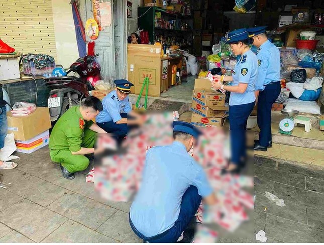 Nghệ An: Phát hiện hơn nửa tấn mì chính nghi giả thương hiệu lớn- Ảnh 2.