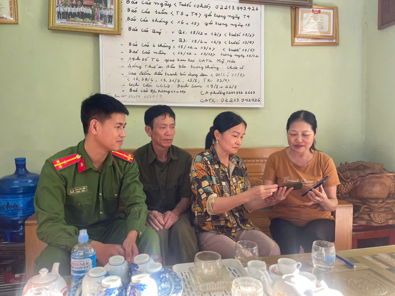 Vay ngân hàng online 500 triệu đồng, người phụ nữ 56 tuổi thao tác sai, chuyển khoản nhầm toàn bộ tiền cho tài khoản Techcombank trùng tên với con gái- Ảnh 2. Vay ngân hàng online 500 triệu đồng, người phụ nữ 56 tuổi thao tác sai, chuyển khoản nhầm toàn bộ tiền cho tài khoản Techcombank trùng tên với con gái- Ảnh 2.