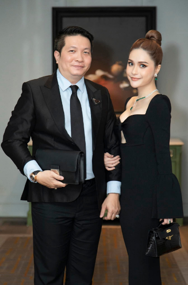 Vợ chồng đại gia quận 7 Đoàn Di Băng thông báo chính thức- Ảnh 1. Vợ chồng đại gia quận 7 Đoàn Di Băng thông báo chính thức- Ảnh 1.